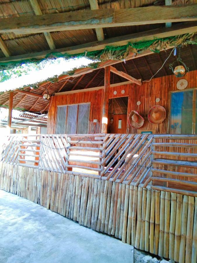 Happy Bear Moalboal Traditional Hut Екстер'єр фото